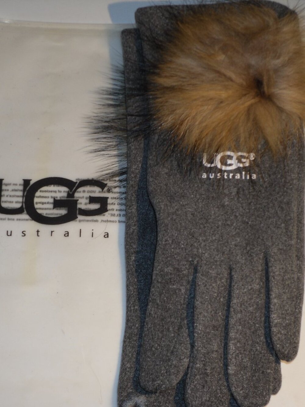 UGG women's gloves gray new